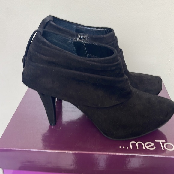 Me Too booties size 8 - Picture 3 of 8